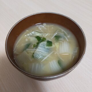 白菜と長ねぎとえのきのお味噌汁